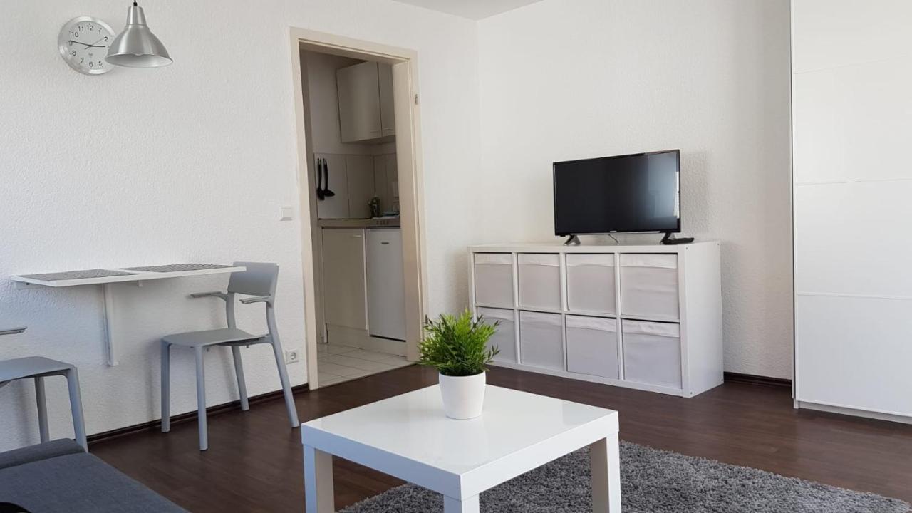 Ferien- Und Businessapartment I Modern Mit Wlan Und Parkplatz Nahe Zentrum, Automobil- Und Tech-Firmen, Messe Renningen Eksteriør bilde